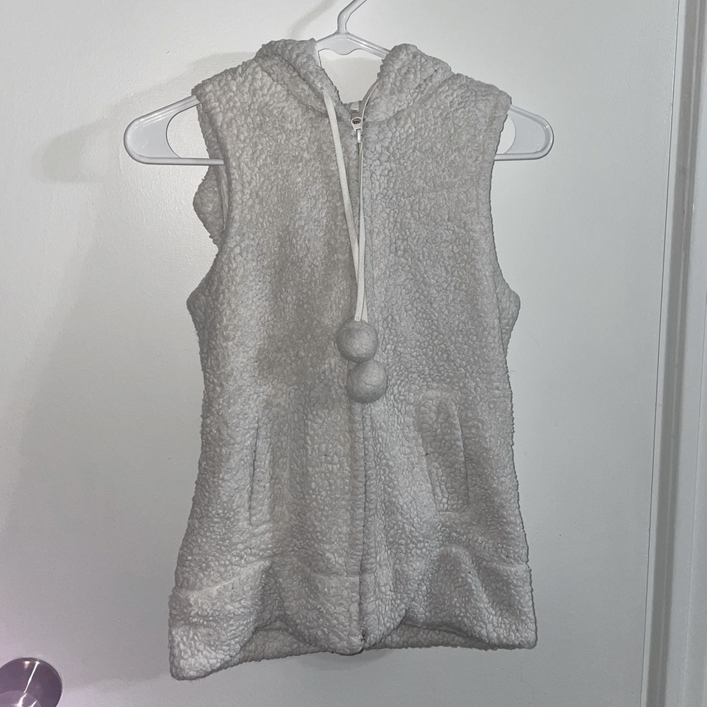 Fuzzy white Vest!